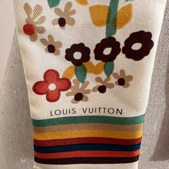 Louis Vuitton Silk Twilly Bandeau Scarf with Flower Design - Picture 4 of 6